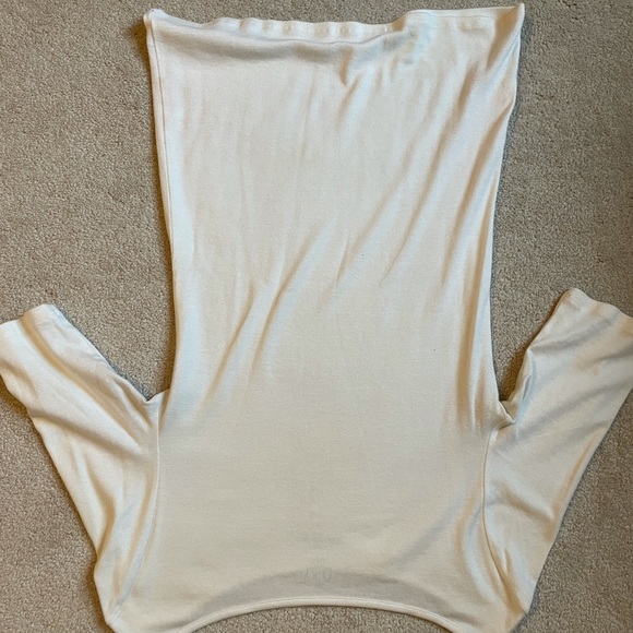 New old navy women’s plain white shirt, size medium. Worn once. - Picture 3 of 4